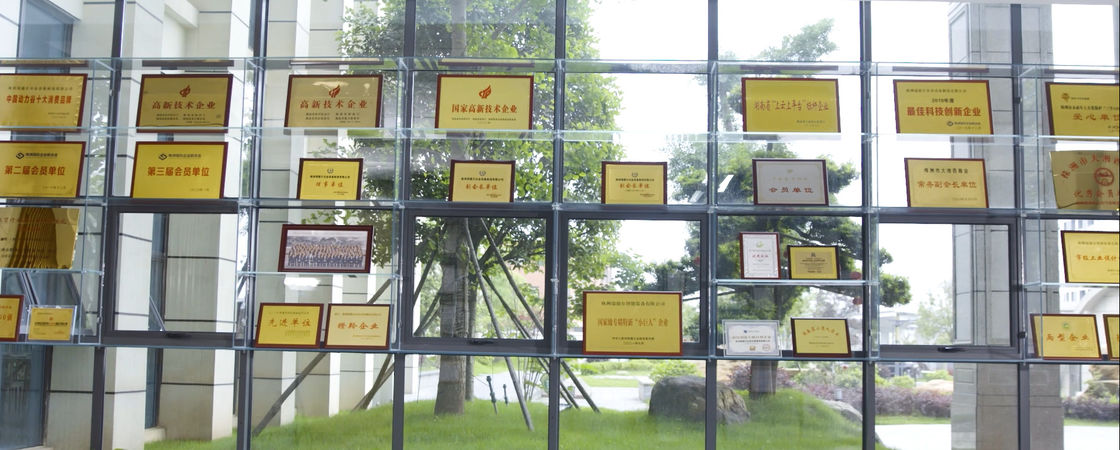 50-2500 किलोग्राम की बड़ी भार क्षमता और 3 67*10-3 Pa के अंतिम वैक्यूम के लिए टिकाऊ उच्च तापमान वैक्यूम फर्नेस